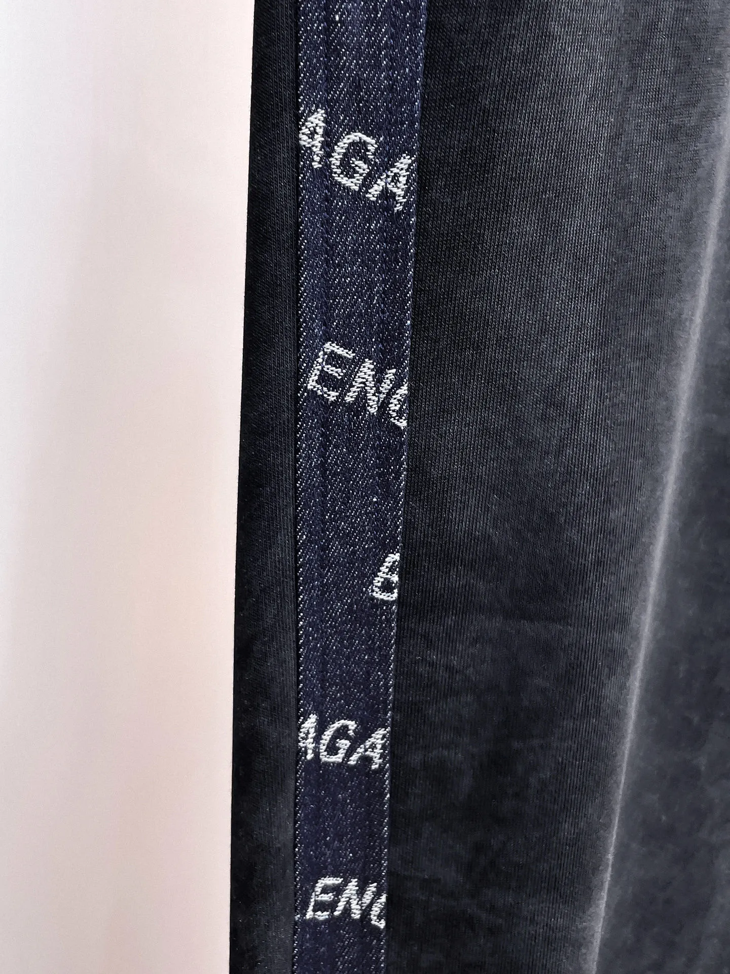Balenciaga 🆕2026 Autumn and Winter New Arrival Casual Pants! The official website will be released simultaneously. Brand Classic LOGO casual pants, customized fabrics, excellent comfort and strong touch. Highly recognisable, perfect appearance and craftsmanship. Size:M-3XL